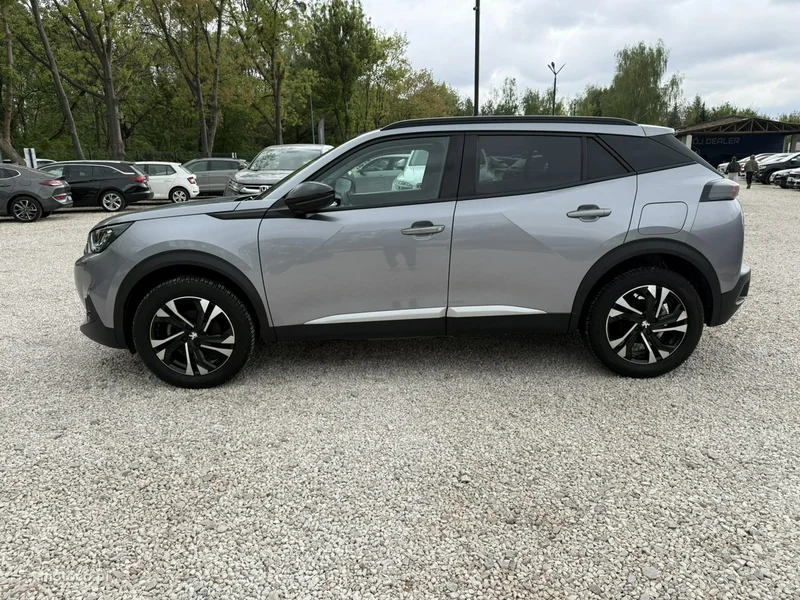 Peugeot 2008 8