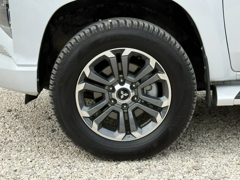 Mitsubishi L200 9