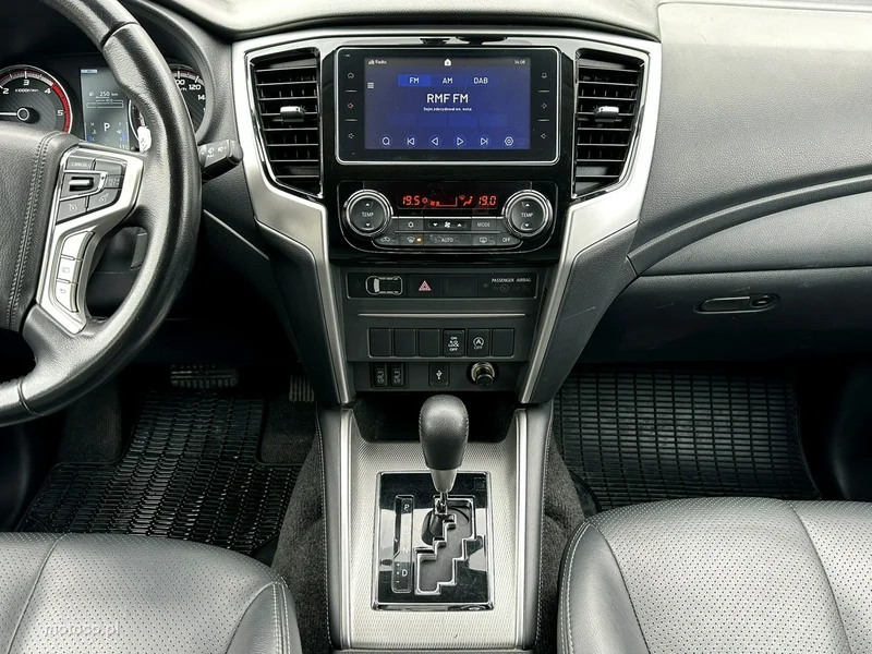 Mitsubishi L200 25