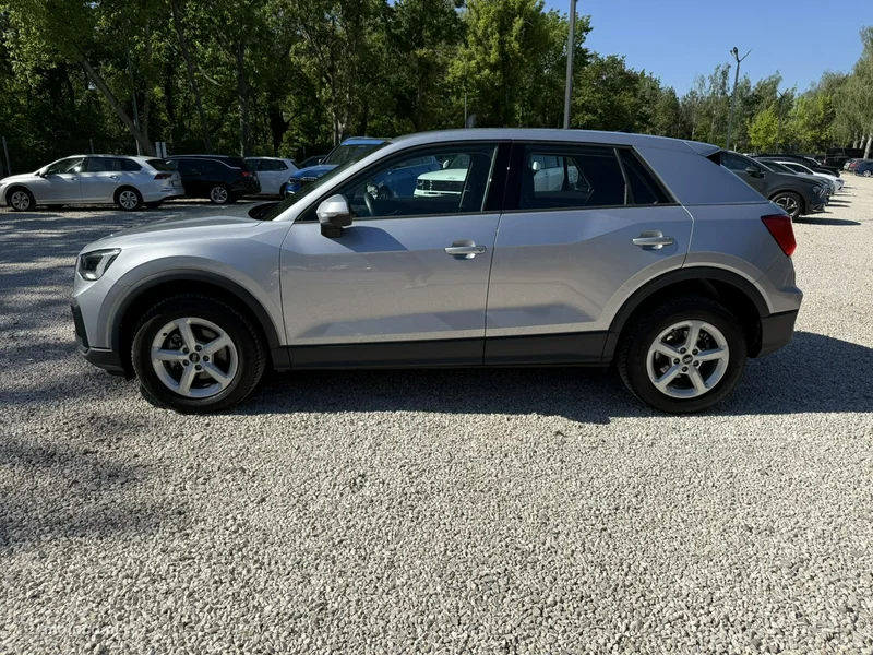 Audi Q2 8