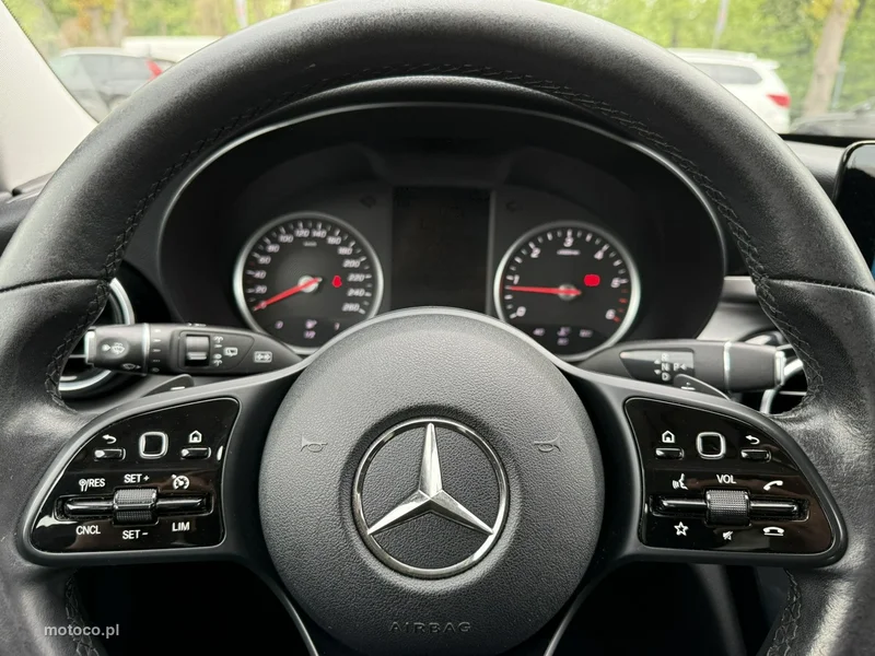 Mercedes-Benz Klasa C W205 C 220 23