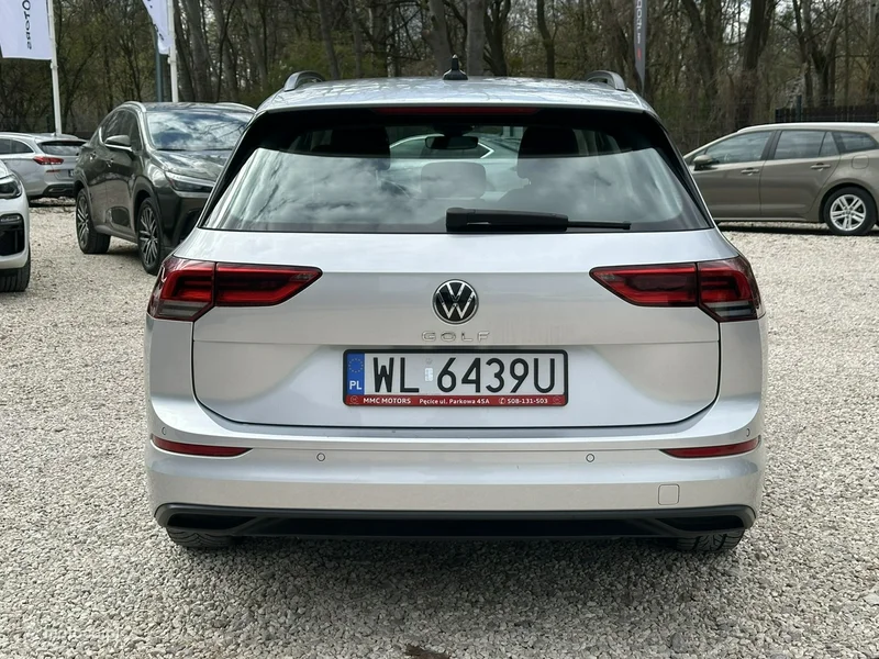 Volkswagen Golf VIII 6