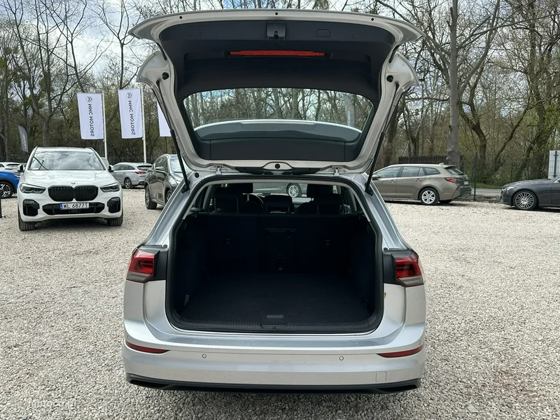 Volkswagen Golf VIII 9