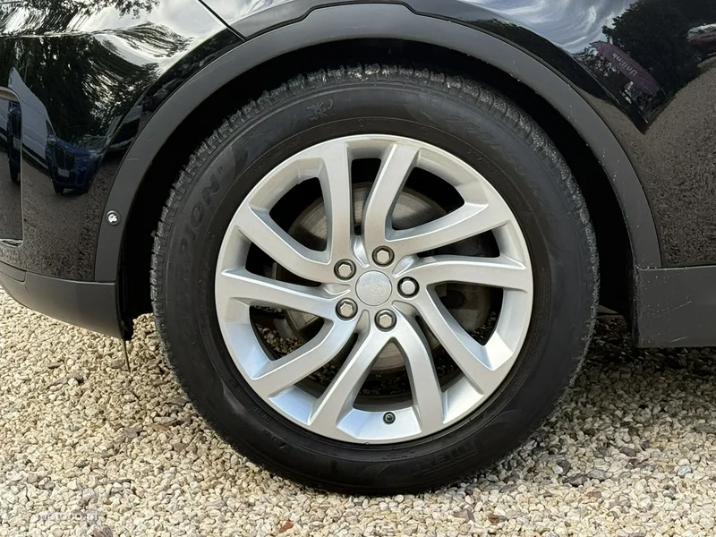 Land Rover Discovery 9