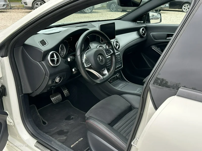Mercedes-Benz CLA C117 CLA 250 12