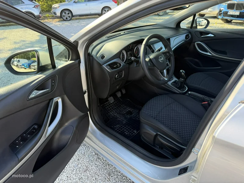 Opel Astra K 9