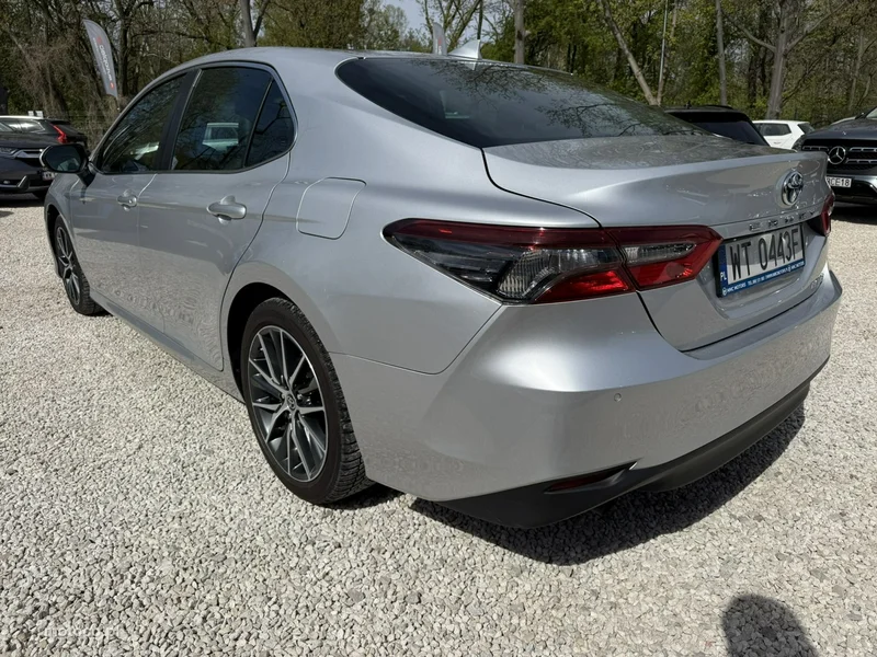 Toyota Camry XV70 16