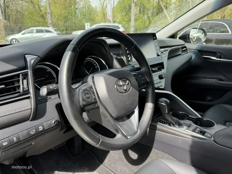 Toyota Camry XV70 19