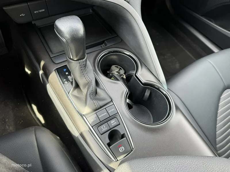 Toyota Camry XV70 27