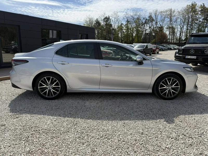 Toyota Camry XV70 4