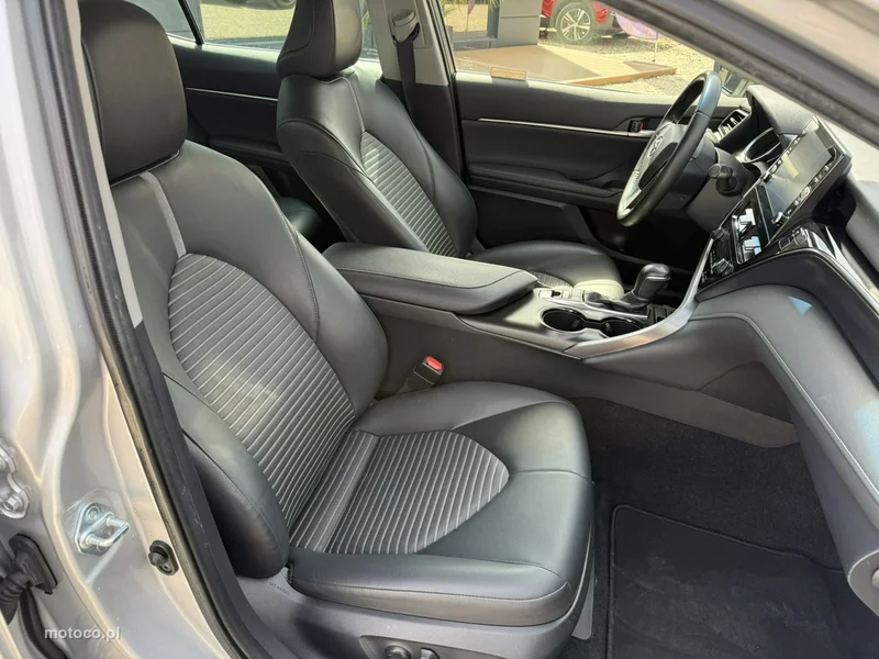 Toyota Camry XV70 5
