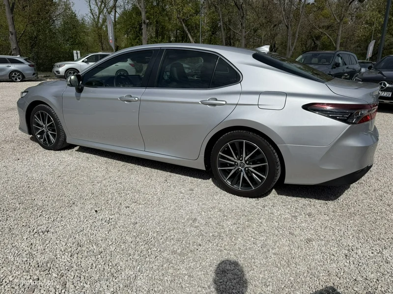 Toyota Camry XV70 6