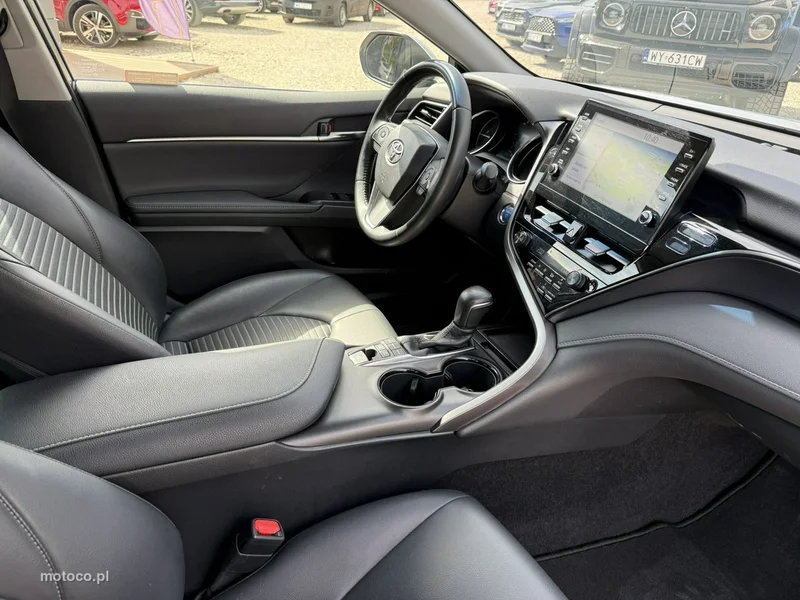 Toyota Camry XV70 7