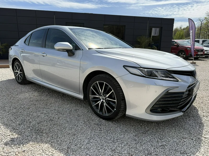 Toyota Camry XV70 8