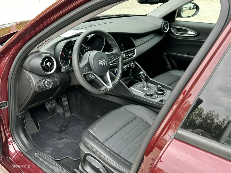 Alfa Romeo Giulia 10