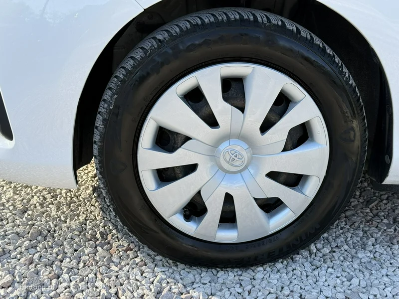 Toyota Yaris XP130 9