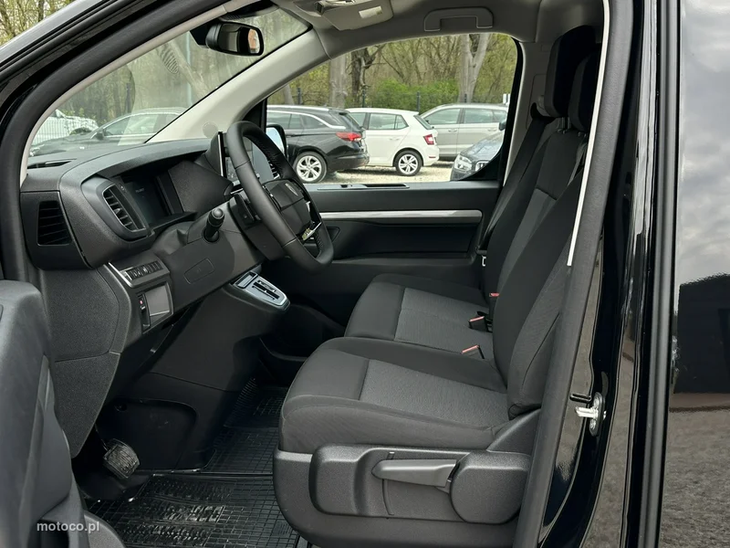 Peugeot Traveller 12