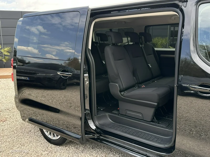 Peugeot Traveller 17