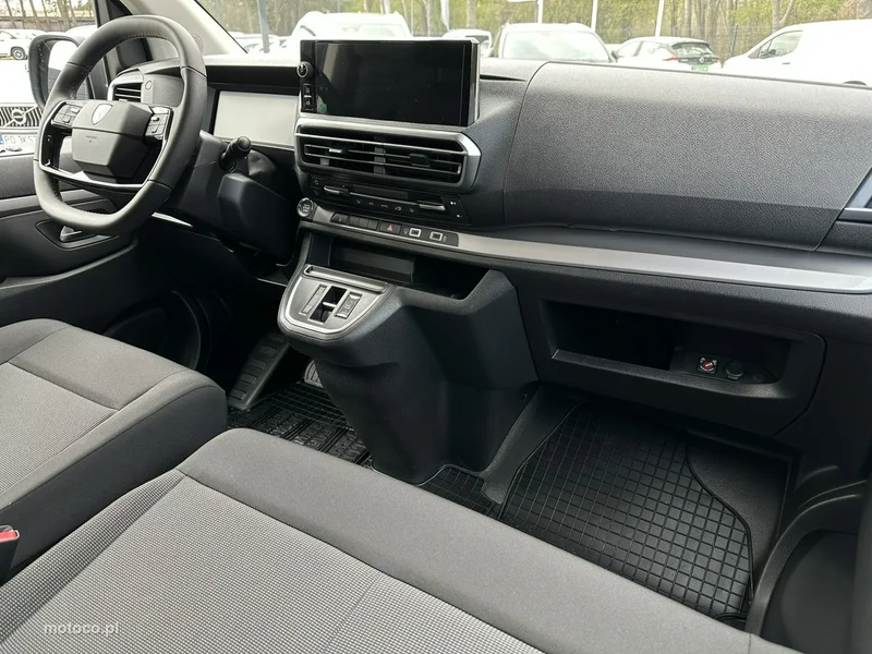 Peugeot Traveller 22
