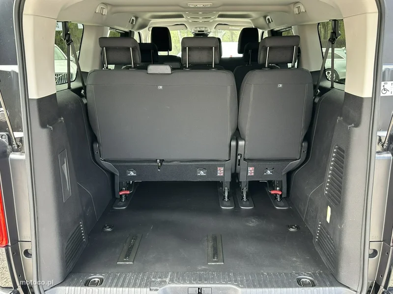 Peugeot Traveller 10