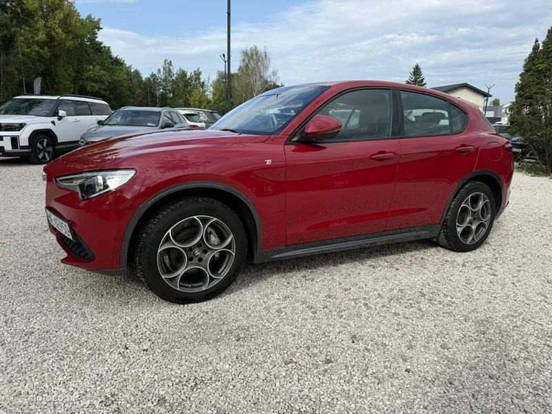 Alfa Romeo Stelvio 12