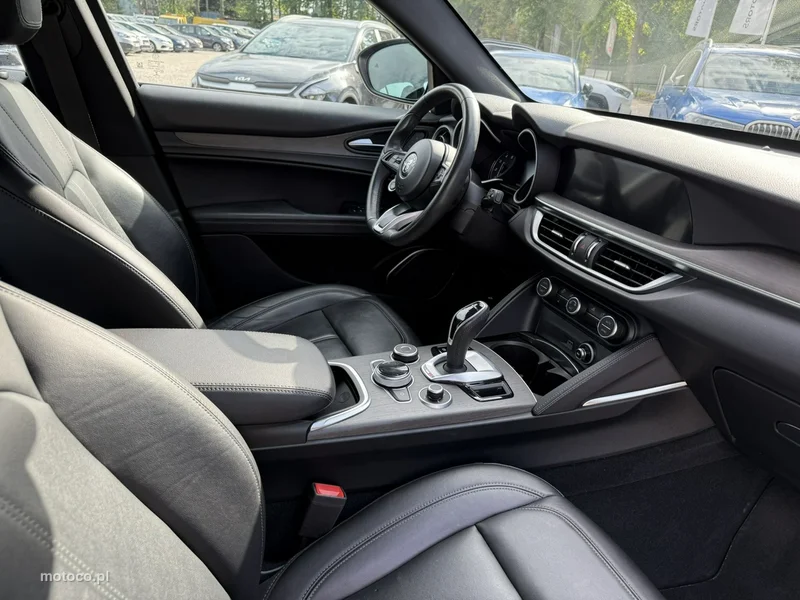 Alfa Romeo Stelvio 23