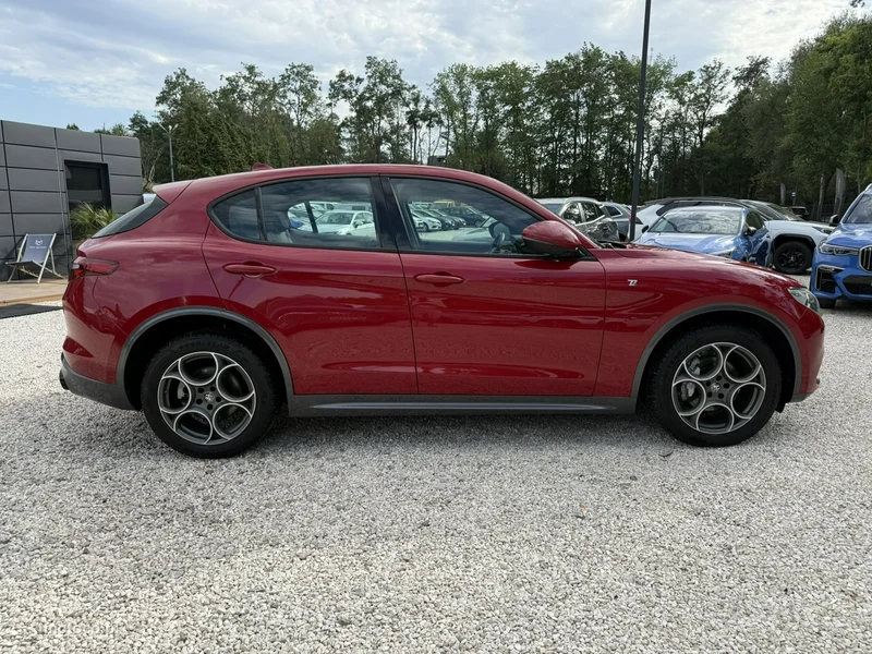 Alfa Romeo Stelvio 7