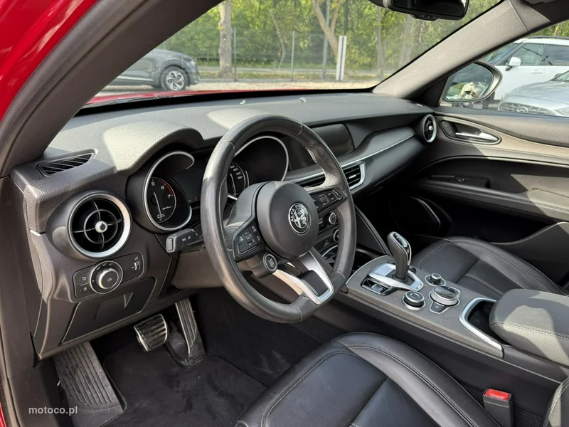 Alfa Romeo Stelvio 8