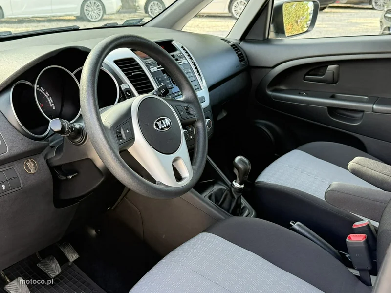 Kia Venga 10