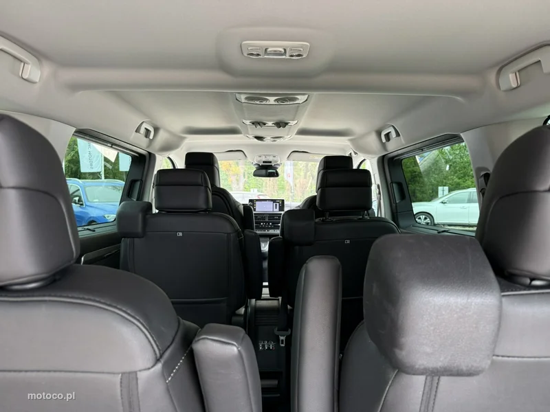 Peugeot Traveller 17