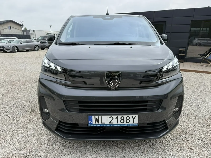 Peugeot Traveller 18