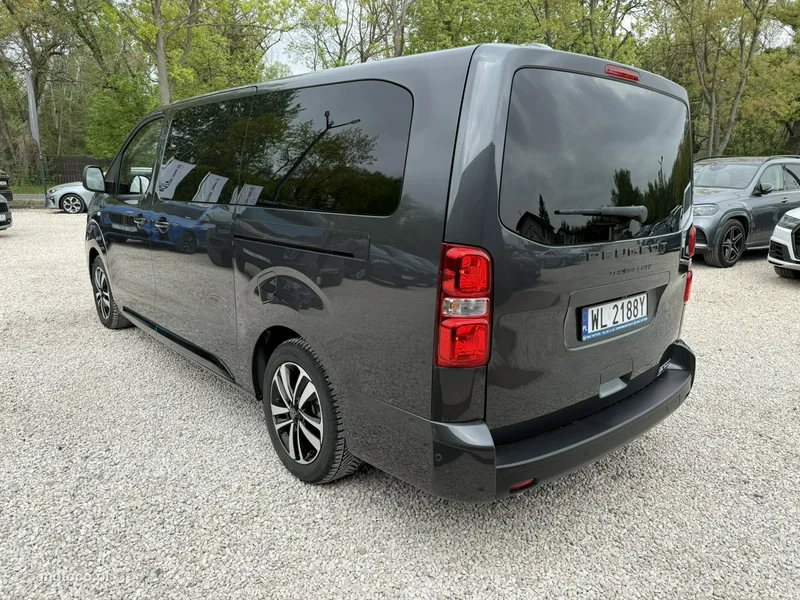 Peugeot Traveller 21