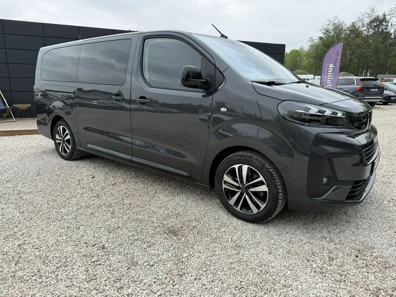 Peugeot Traveller 8