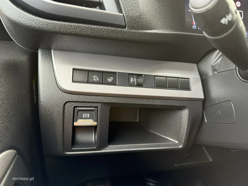 Peugeot Traveller 11