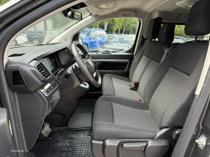 Peugeot Traveller 17