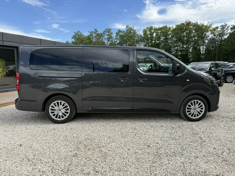 Peugeot Traveller 21