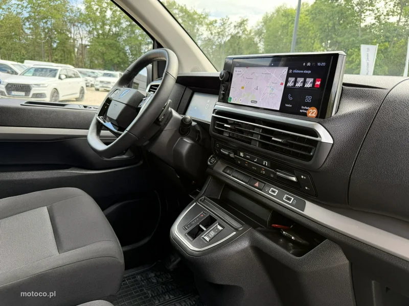 Peugeot Traveller 28