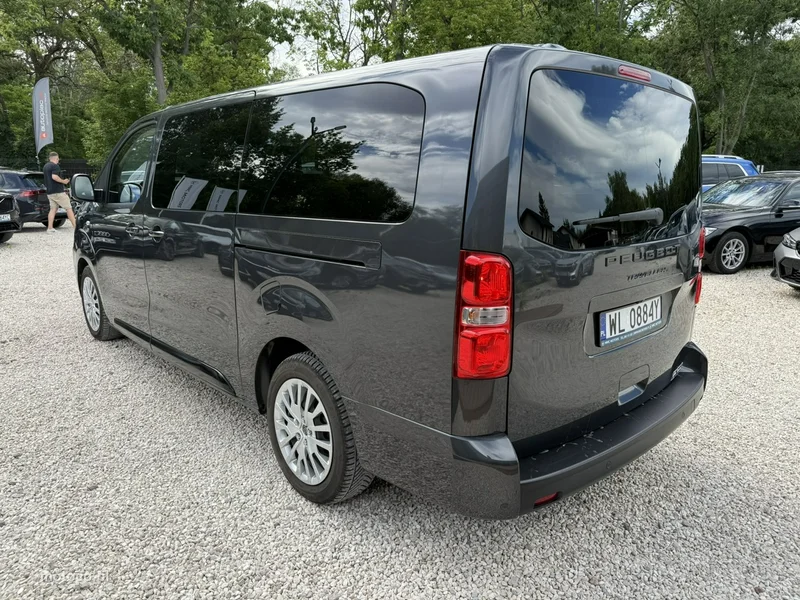 Peugeot Traveller 8