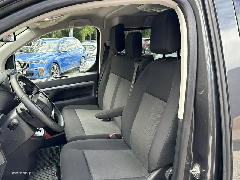 Peugeot Traveller 11