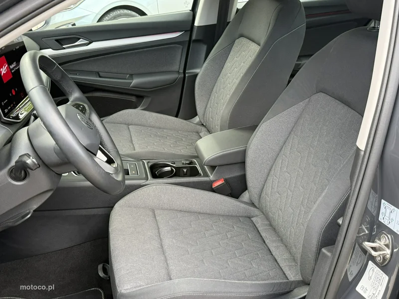 Volkswagen Golf VIII 12