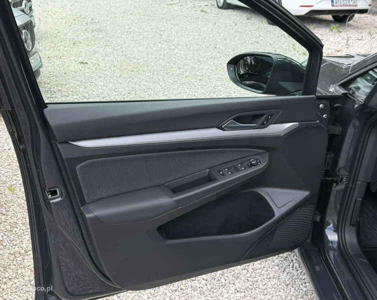 Volkswagen Golf VIII 13