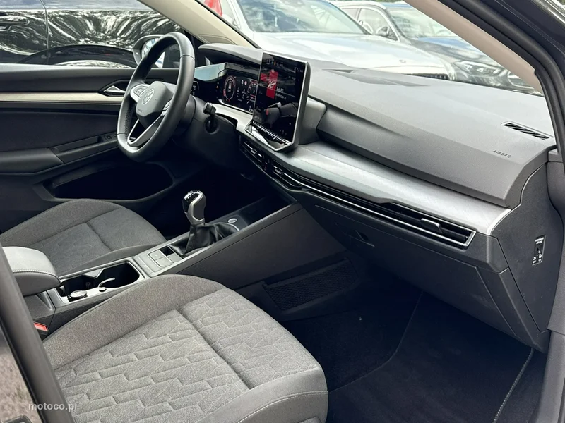 Volkswagen Golf VIII 17