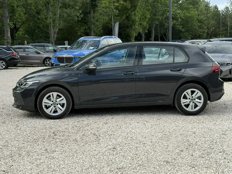 Volkswagen Golf VIII 6