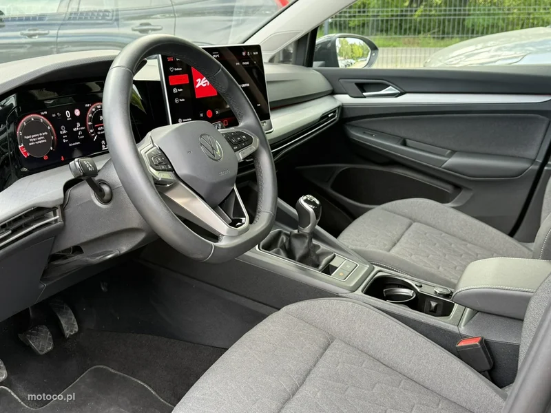 Volkswagen Golf VIII 10