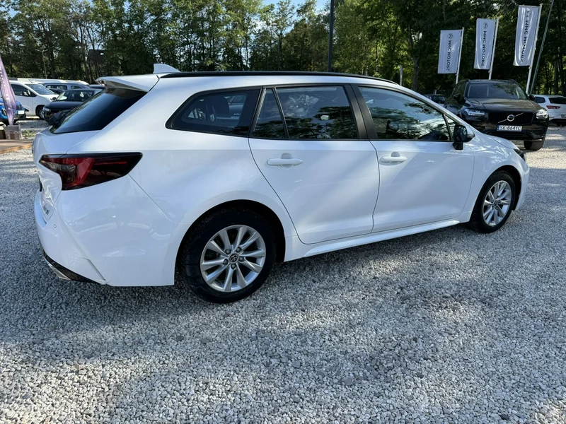 Toyota Corolla E210 5