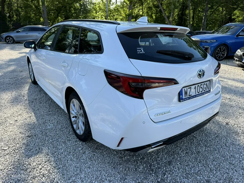 Toyota Corolla E210 10