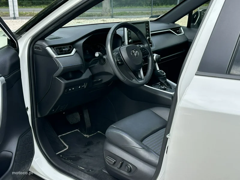 Toyota RAV 4 XA50 12