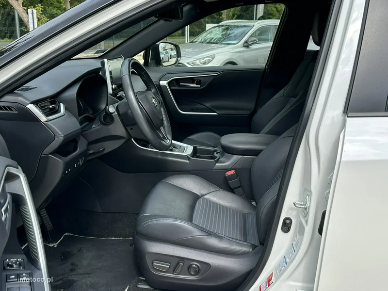 Toyota RAV 4 XA50 13