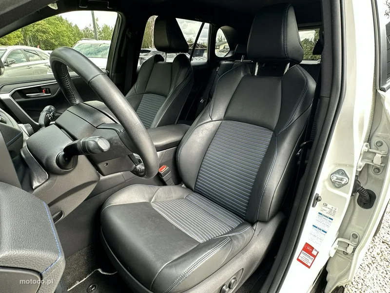 Toyota RAV 4 XA50 14