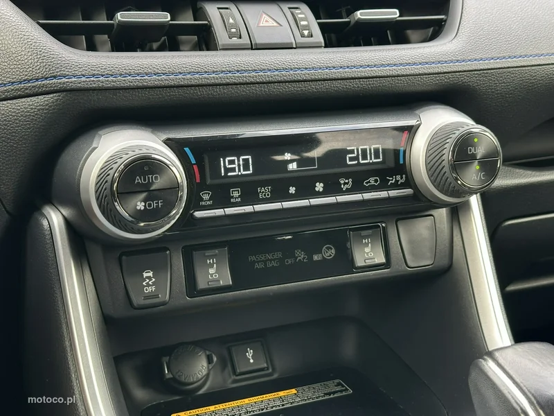 Toyota RAV 4 XA50 30